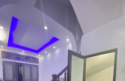 Cho thuê nhà nguyên căn tại 762 Phố Bạch Đằng, ô tô gần, 35m² x 5 tầng,  5N, 4 WC13.5 triệu/th.